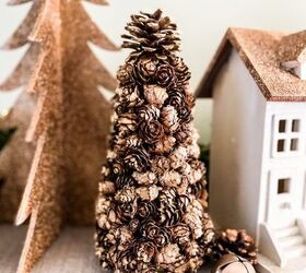 Mini árbol de Navidad de conos de pino DIY