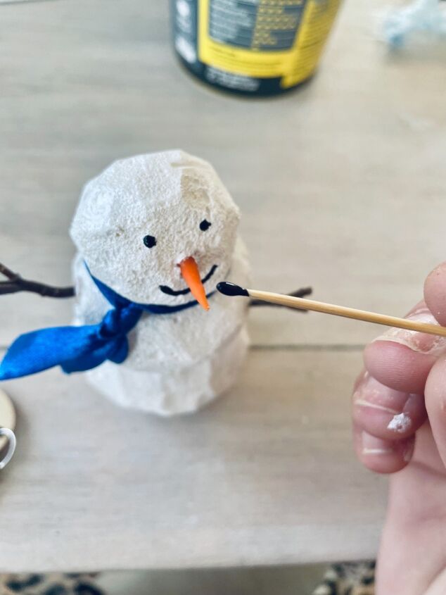 diy foam mini snow man, Painting the features on the snow man