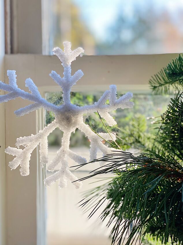 12 maneiras de fazer o interior da sua casa parecer um filme de natal, Como fazer enfeites de floco de neve de cristal