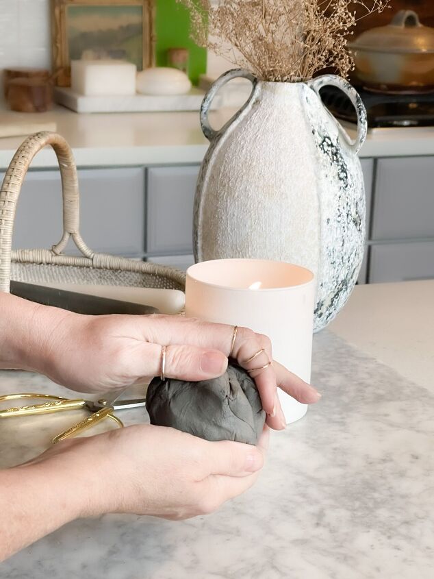 11 dicas para um timo suporte de vela diy clay, Certifique se de amassar bem a argila antes de mold la
