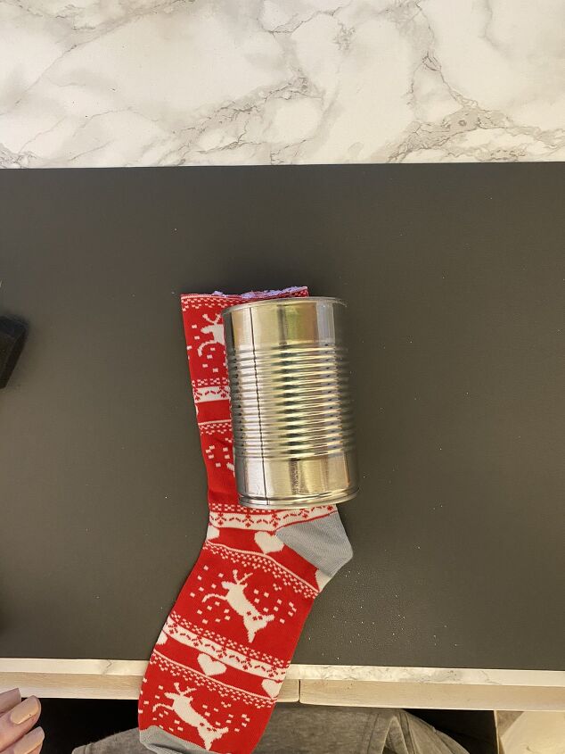 como transformar uma lata de sopa em um lindo porta canetas de natal