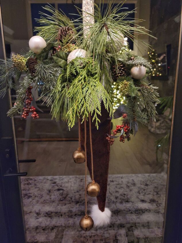a unique christmas wreath idea