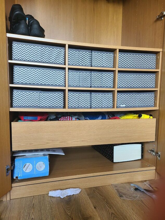 espacio organizado en el armario