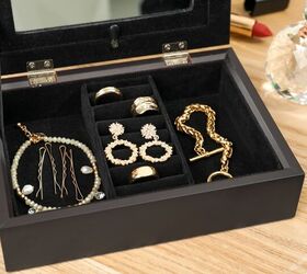 how to clean gold jewelry so it shines like new, gold jewelry in a black case
