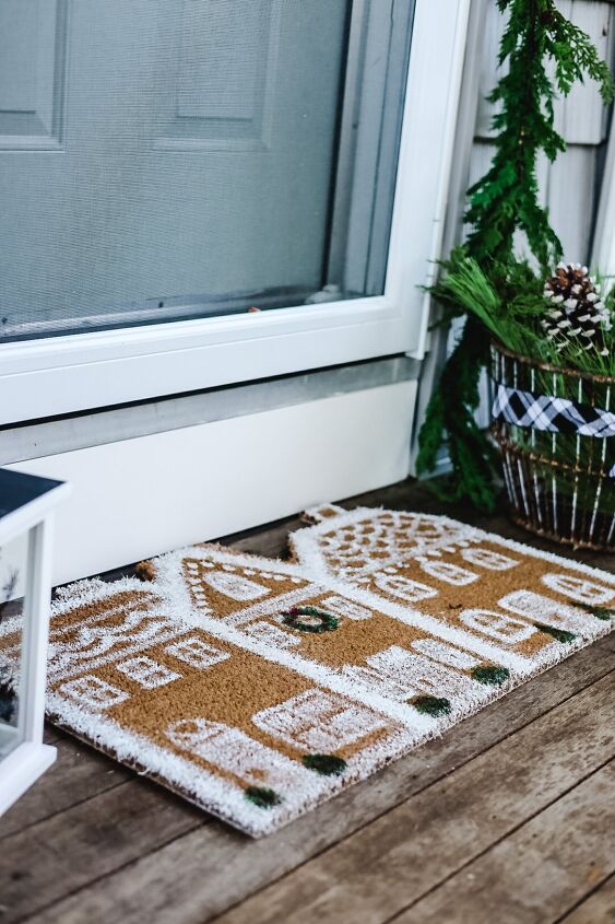 las formas ms bonitas de decorar el porche en navidad, Alfombra Gingerbread House