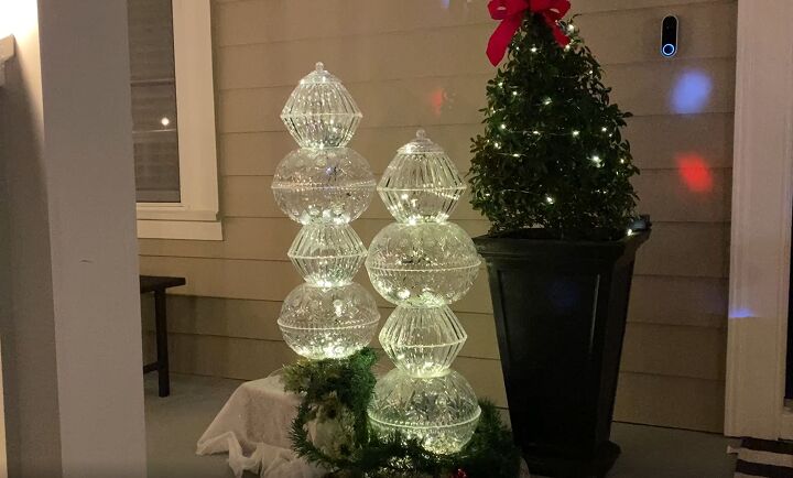 las formas ms bonitas de decorar el porche en navidad, Torre de luces de Navidad