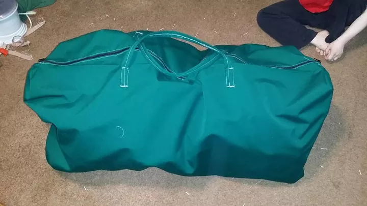 how to keep a flocked tree from shedding and making a mess, green Christmas tree bag with handles