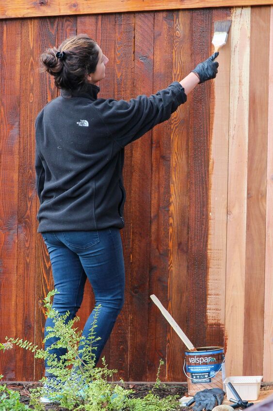 5 tips for staining a fence