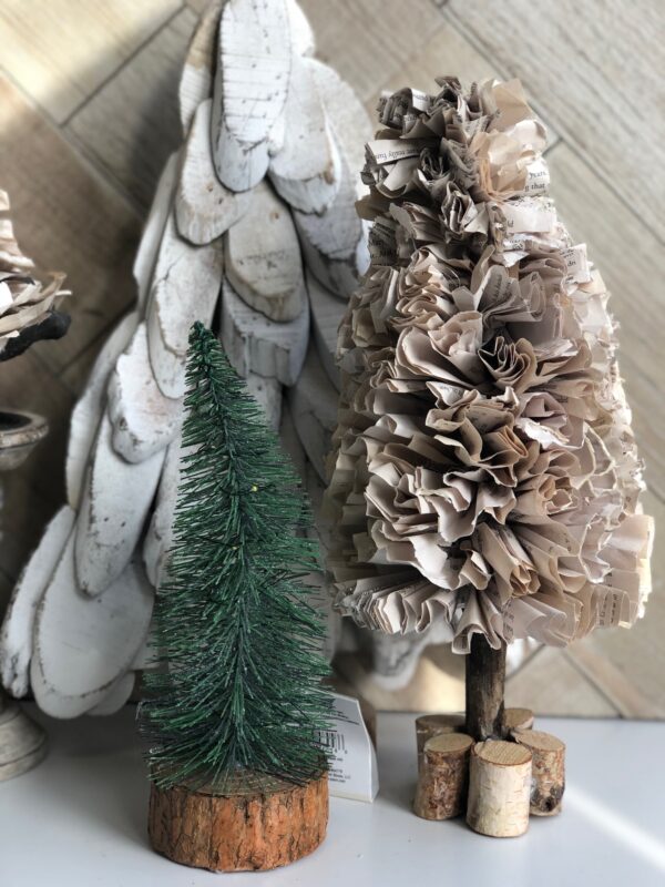 12 belas rvores de natal que no so realmente rvores, rvore de Natal de papel vintage fa a voc mesmo