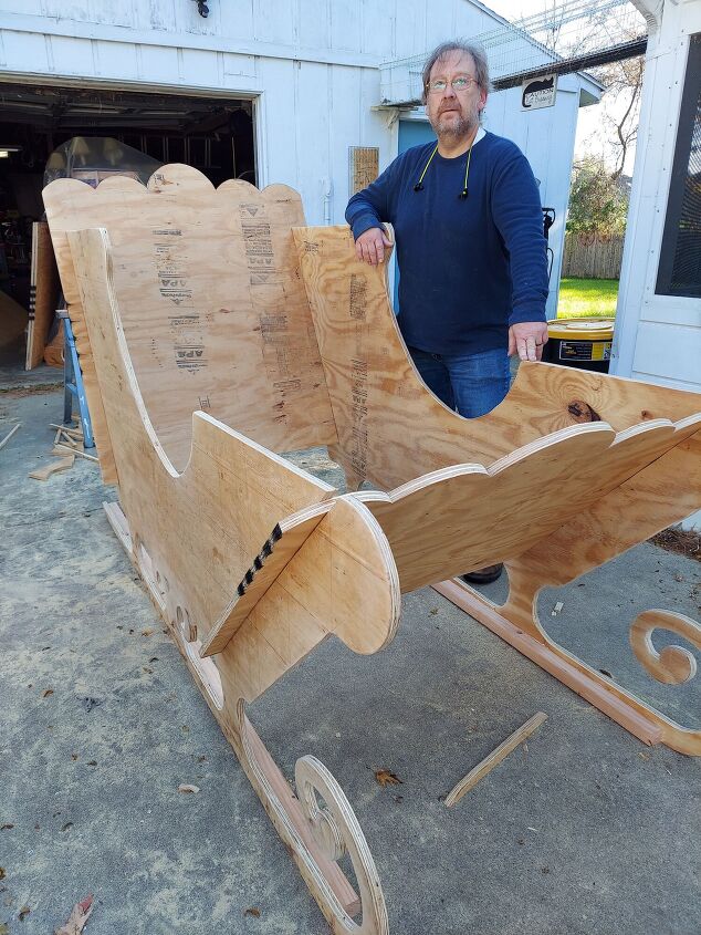 santa sleigh for your yard or parade, Fitting the pieces together