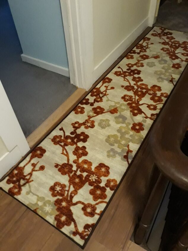 escaleras actualizadas, El corredor de la alfombra sobrante