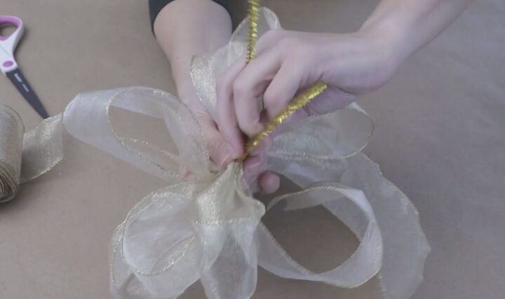 5 quick and easy steps to make a wrapping paper christmas tree, Making a bow out of wired ribbon and a pipe cleaner