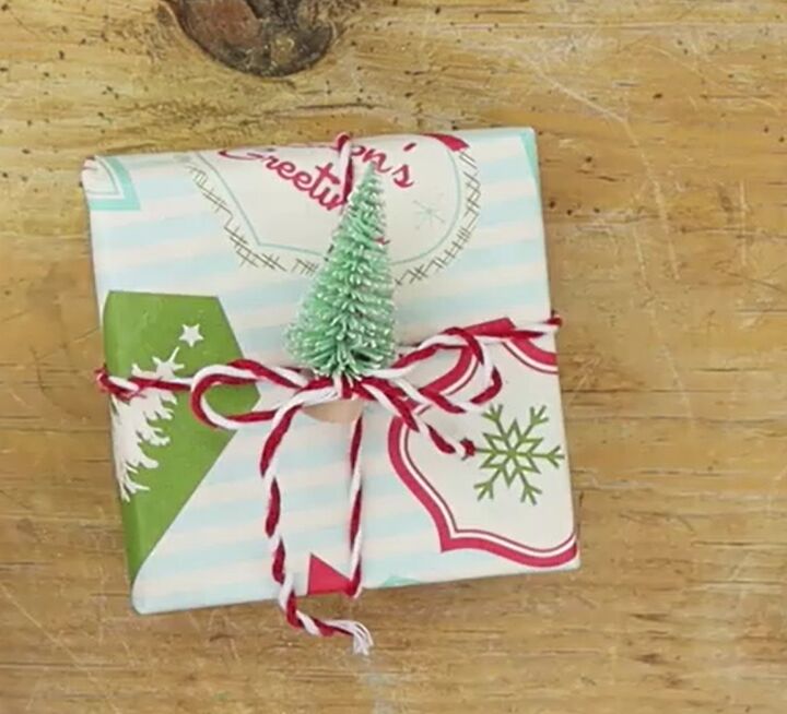 21 magnficas ideas para envolver regalos esta navidad, Envoltura de regalos sin cinta adhesiva