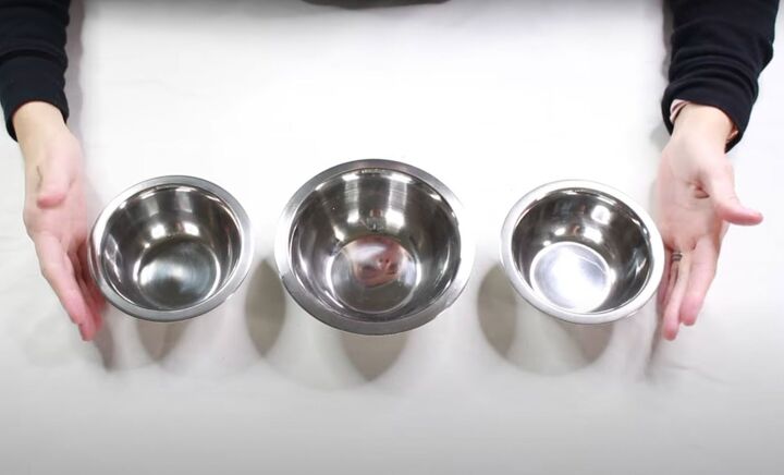 8 simple steps on how to make giant jingle bells, Mixing bowls