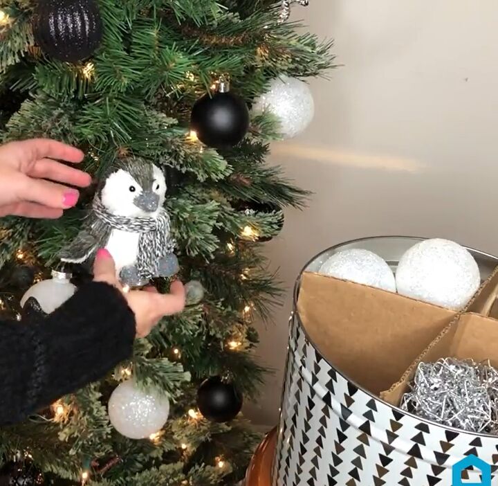 11 trucos de organizacin geniales para una limpieza navidea sin estrs, Convierte tus latas de palomitas en un espacio de almacenamiento nico