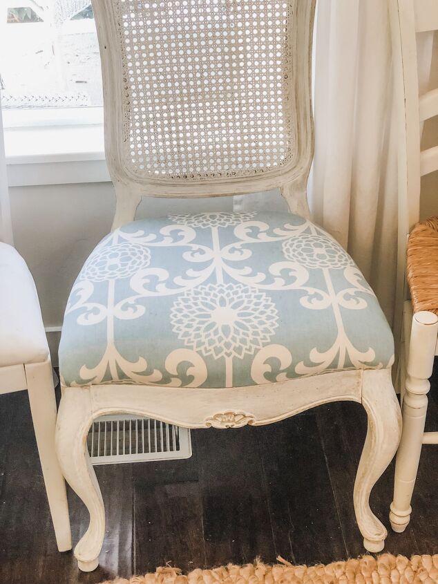 Cómo recuperar el asiento de una silla de comedor | Hometalk