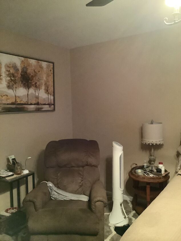 q task lighting for corner reading area in bedroom