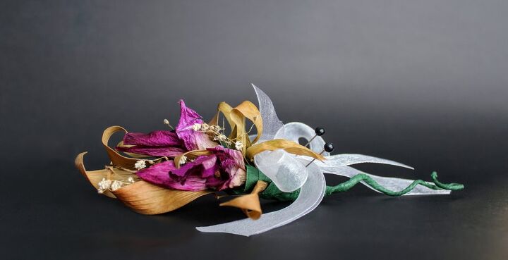 how to make a corsage, dried flower corsage