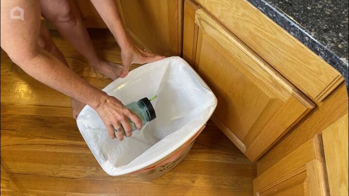 los 20 mejores trucos de limpieza que realmente funcionan, Desodorizar el cubo de la basura