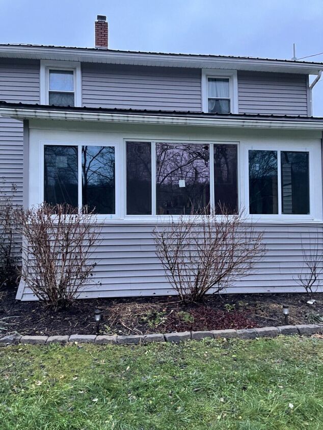 q i had 3 windows installed middle is larger end ones same size it