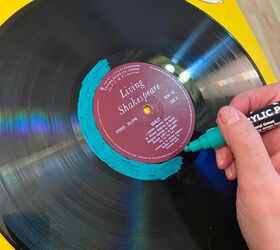 We hope you've got some old records handy because this eclectic look is just plain cool