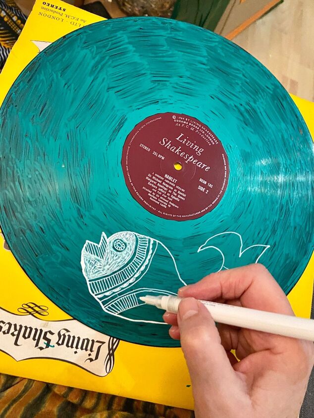 how to up cycle old vinyl record into unique folk art, Draw a fish