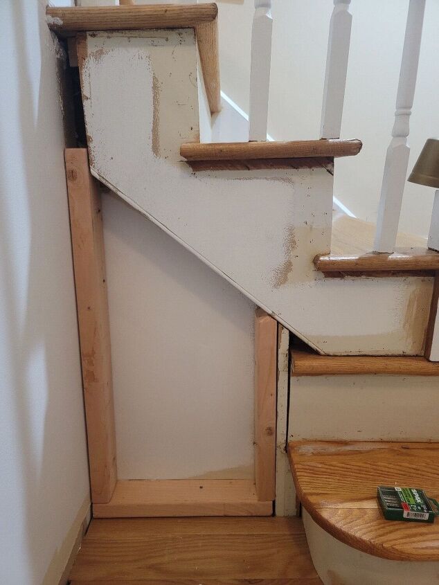como consertei esse espao feio embaixo da minha escada