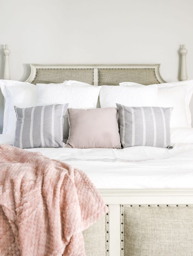 7 maneras de hacer una cama mullida con un presupuesto