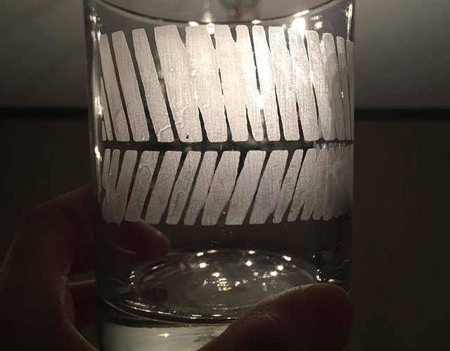 como fazer copos de vidro gravados