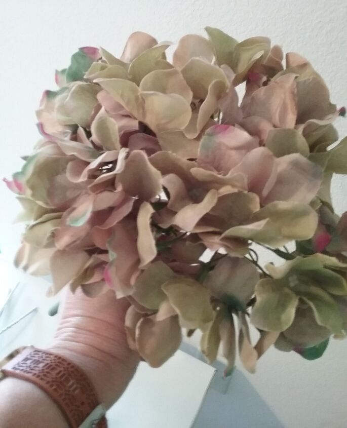 a quick way to make a hand tied bouquet