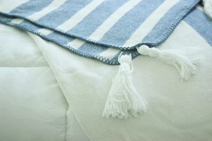 how to make tassels, blue and white striped tassel blanket