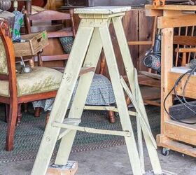 Who knew an old, little step ladder could become the most charming piece of furniture for spring