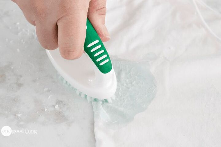 como remover manchas de suor facilmente