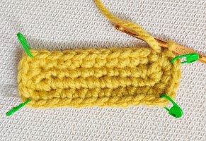 cesta retangular de croch com divisrias feitas em crculos