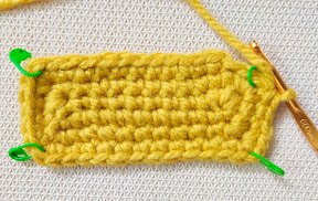 cesta retangular de croch com divisrias feitas em crculos