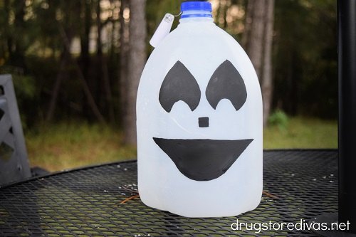manualidad de fantasmas con jarra de leche para halloween