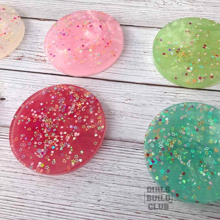 diy valentine s resin coasters with heart confetti, DIY Resin Valentine s Coasters with heart sprinkles
