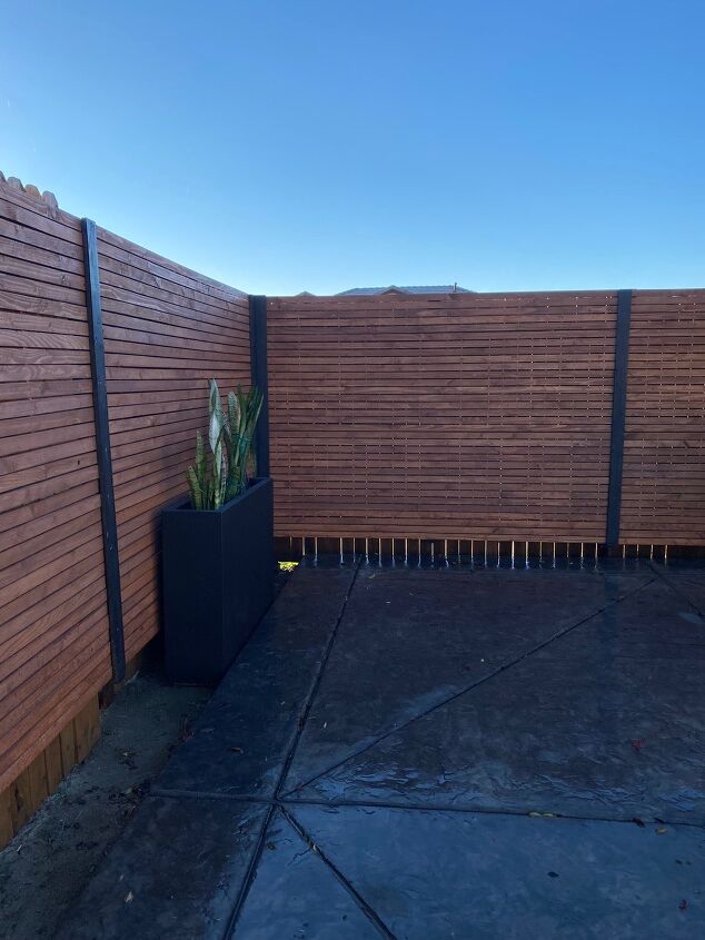 one way to diy a horizontal privacy fence