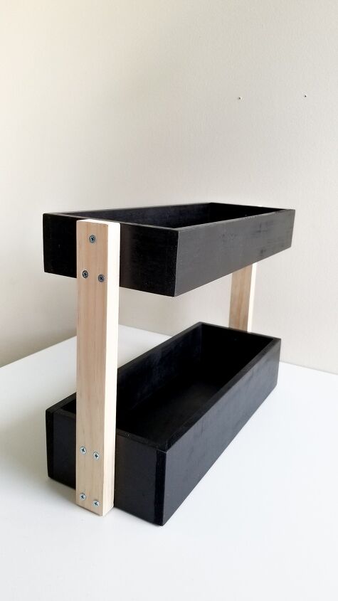 caixa de madeira de dois andares