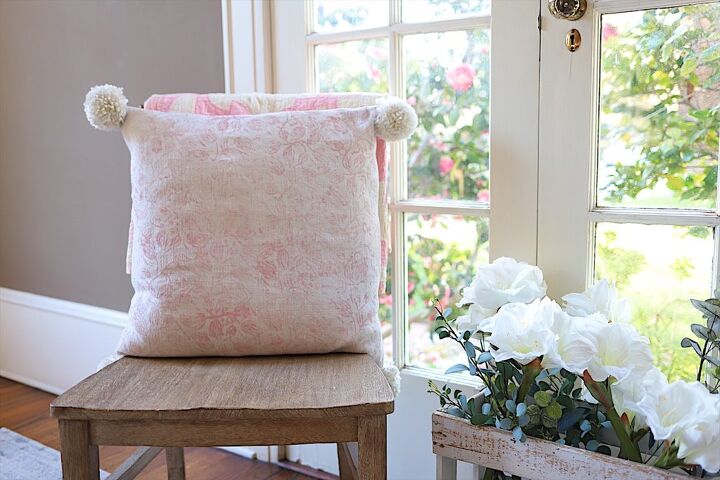 quick and easy valentine diy, Pink Painted Pillow