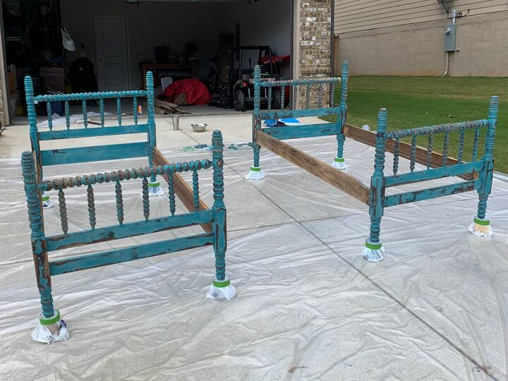painting antique spindle beds with the wagner flexio 3000 paint spraye