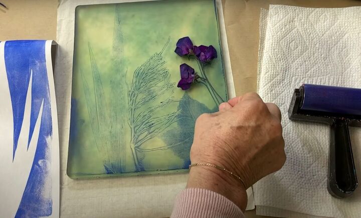 the surprisingly easy way to make your own botanical prints, Placing flowers onto a gel press printing plate