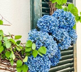 diy blue hydrangea wreath