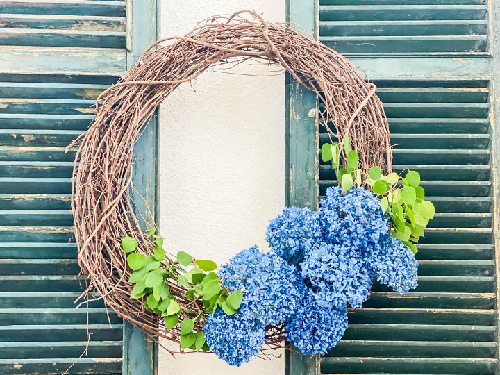 diy blue hydrangea wreath