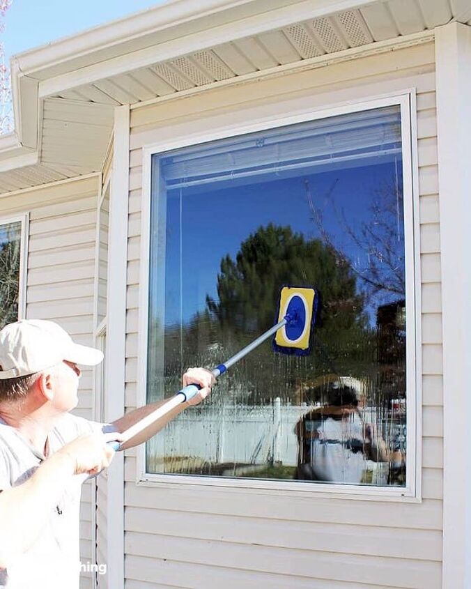 How to Get Clean Streak-Free Windows with Homemade Cleaners | Hometalk