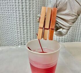 Soak clothespins in food coloring to copy this pretty spring upcycle