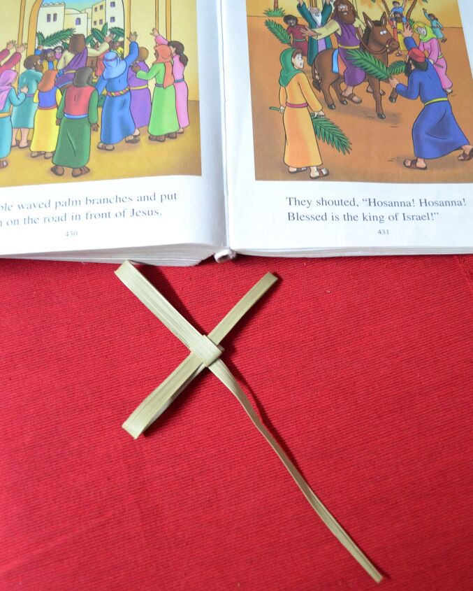 como fazer uma cruz de palma de papel para o domingo de ramos