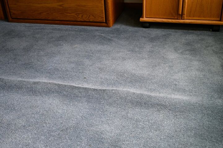 a complete guide on how to stretch carpet yourself, gray carpet wrinkle