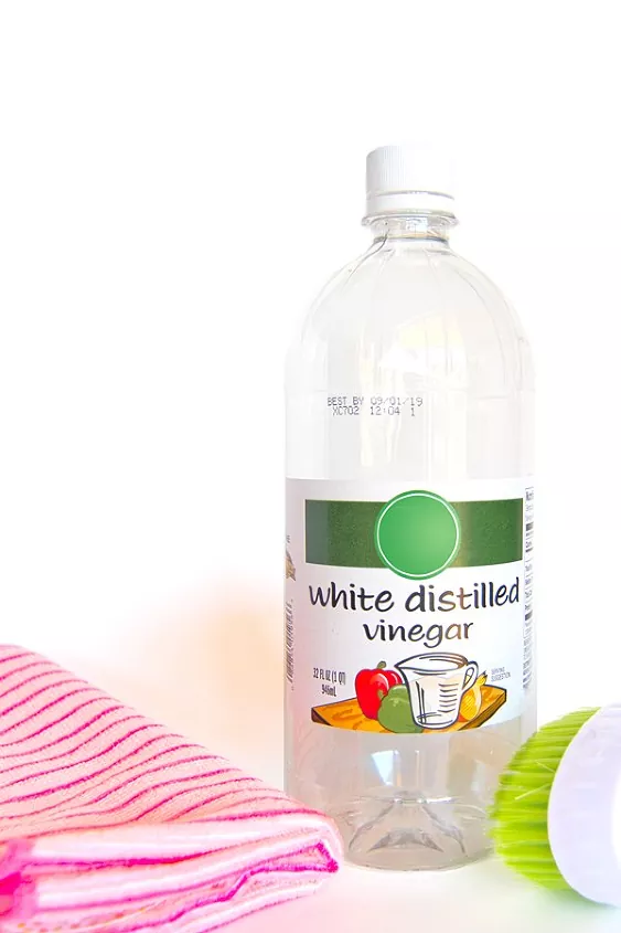 how to get rid of pink mold, white distilled vinegar bottle
