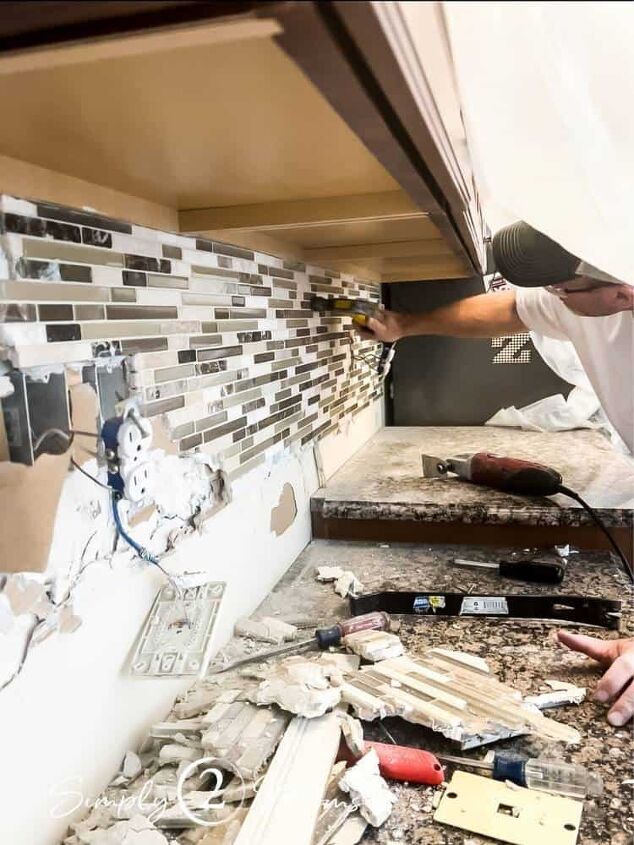 how to remove a tile backsplash from a kitchen